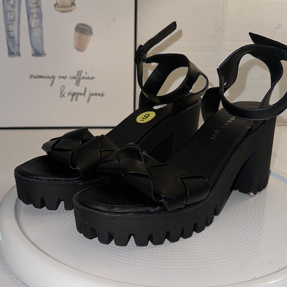 🆕Madden Girl Platform Sandals - Picture 2 of 12